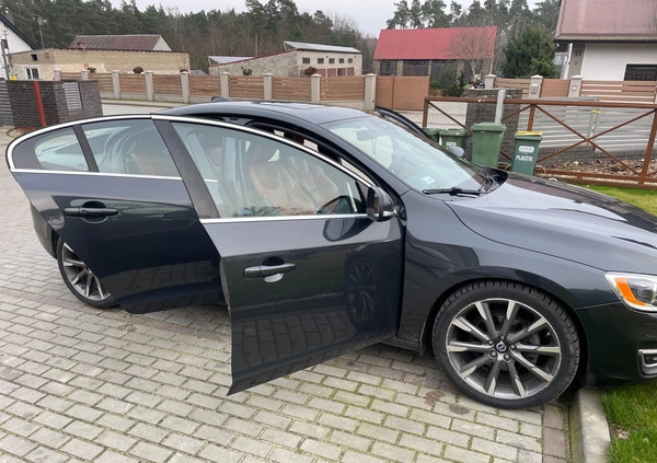 Volvo S60 cena 55555 przebieg: 156000, rok produkcji 2015 z Wieluń małe 92